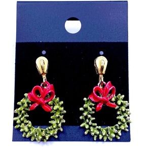 𝅺VINTAGE ART signed Clip On Earrings